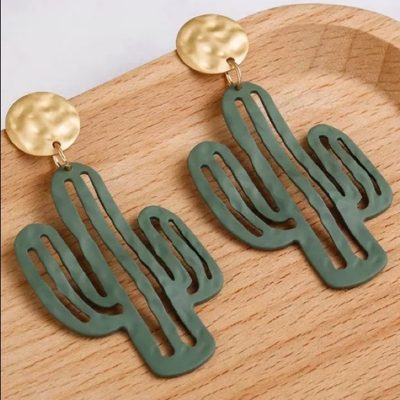 FREE when bundled!🌵Cactus Drop Earrings!🌞 - Picture 5 of 7